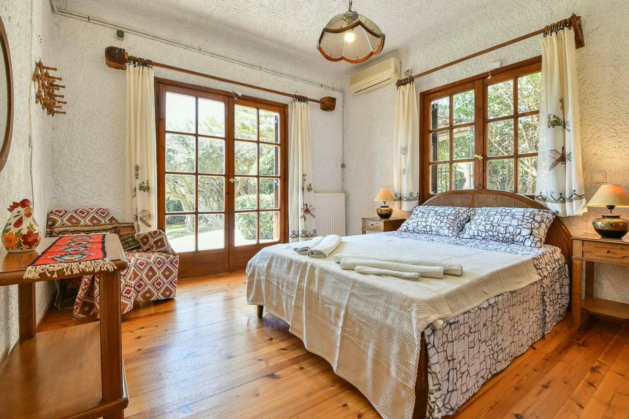 Light-Filled Home With Garden Near Beach Ανάβυσσος Εξωτερικό φωτογραφία