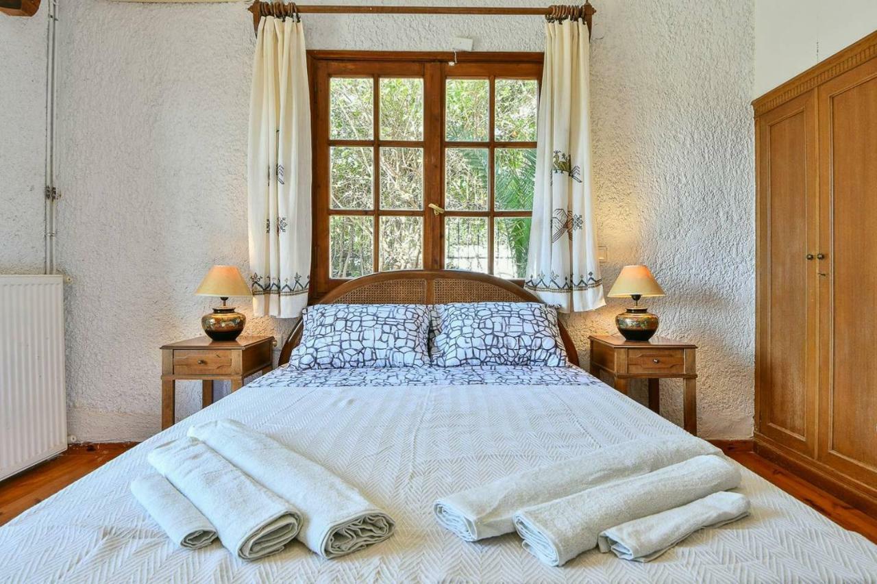 Light-Filled Home With Garden Near Beach Ανάβυσσος Εξωτερικό φωτογραφία